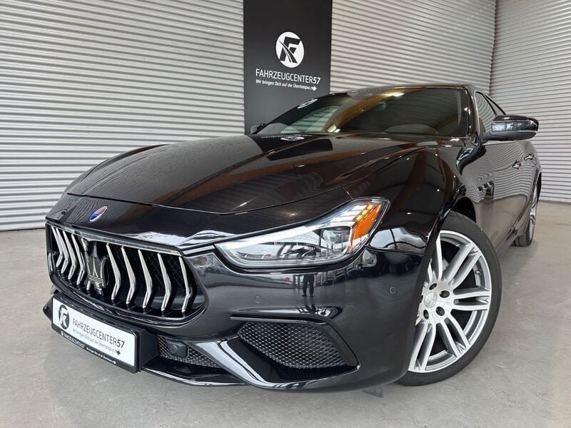 Schwarz Gebraucht 2018 Maserati Ghibli Coupé | 34.999 € - Bild 1/4