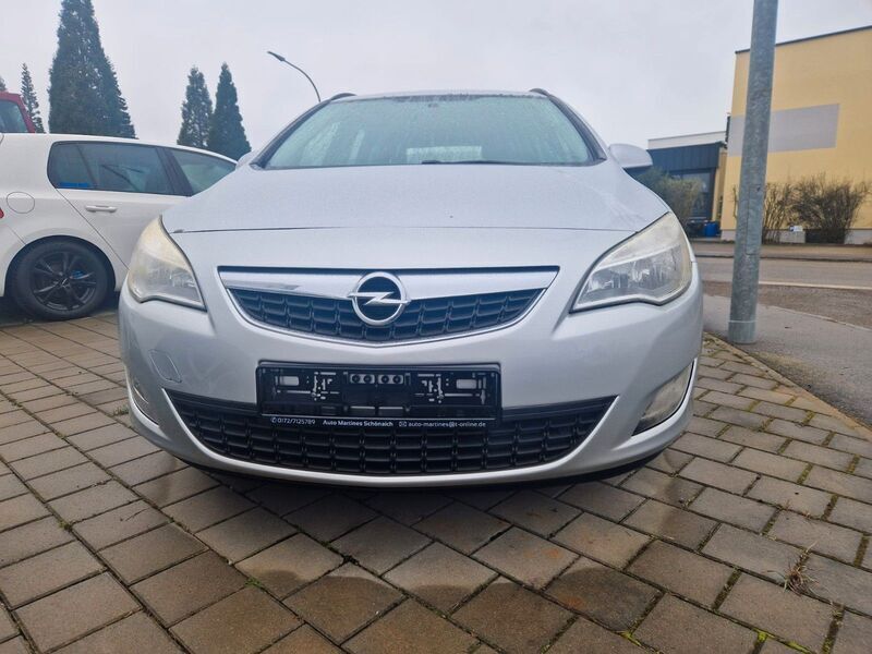 Gebraucht Opel Astra Edition 110 PS (80 kW) 2012 Silber Kombi