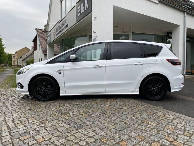 Weiß Gebraucht 2018 Ford S-MAX ST-Line Van / Kleinbus | 20.490 € (Fairer Preis) - Bild 1/4