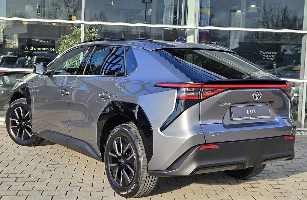 Gebraucht Toyota bZ4X 164 kW (224 PS) 2025 Precious metal metallic SUV