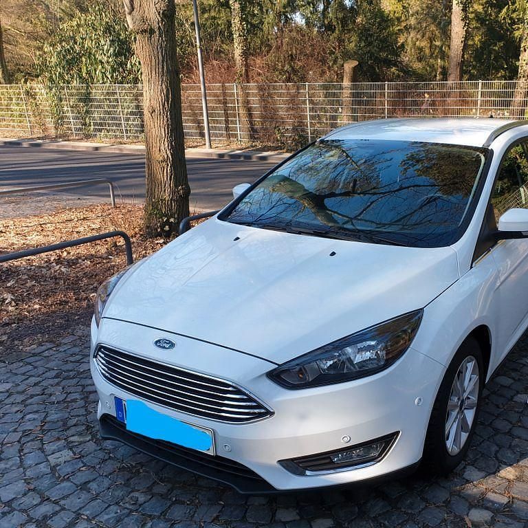 Gebraucht Ford Focus Titanium 125 PS (91 kW) 2016 Weiß Limousine