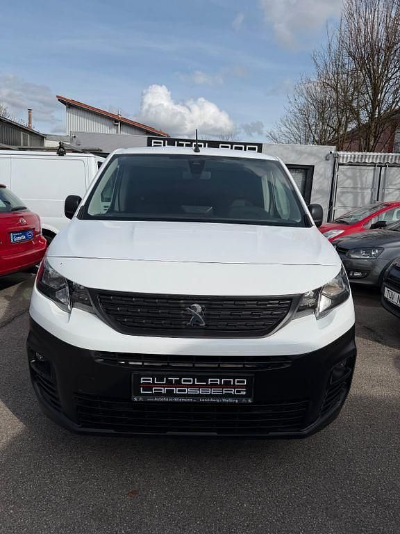 Gebraucht Peugeot Partner Premium 131 PS (96 kW) 2019 Weiß Van / Kleinbus
