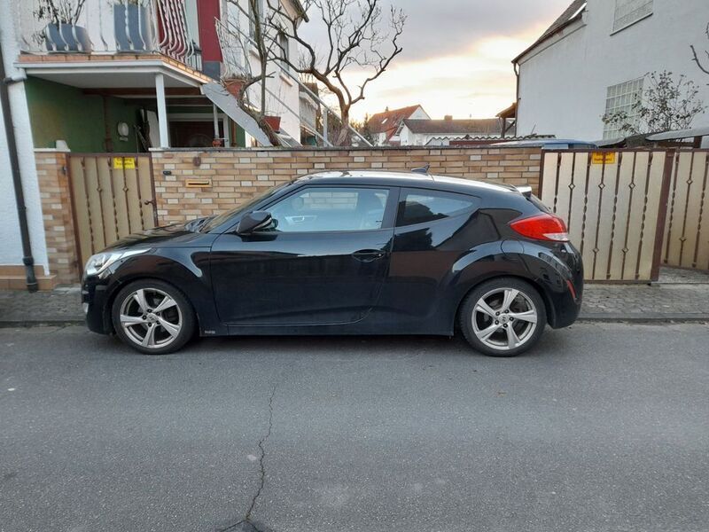 Schwarz Gebraucht 2012 Hyundai Veloster Style Kleinwagen | 5.799 € (Fairer Preis) - Bild 1/4