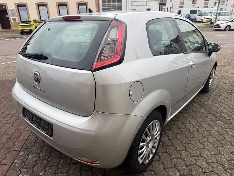 Gebraucht Fiat Punto Easy 69 PS (50 kW) 2013 Grau Kleinwagen