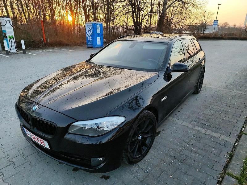 Gebraucht BMW 530 250 PS (183 kW) 2011 Schwarz Kombi