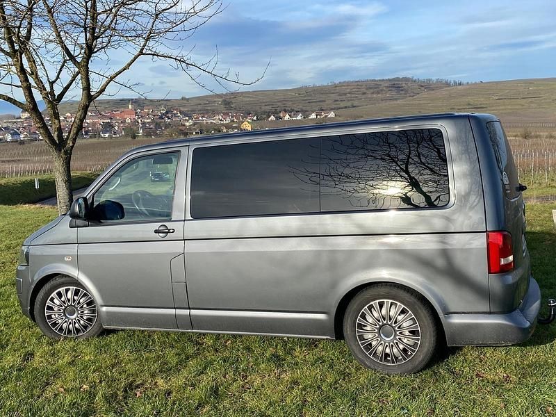 Usata VW Multivan 140 CV (102 kW) 2011 Grigio Monovolume