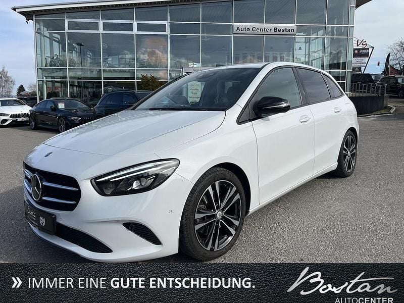Gebraucht Mercedes B220 190 PS (139 kW) 2019 Weiß Van / Kleinbus