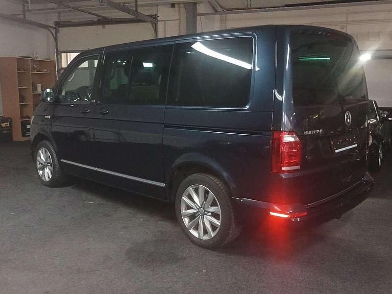 Gebraucht VW Multivan 204 PS (150 kW) 2017 Starlight blue Van