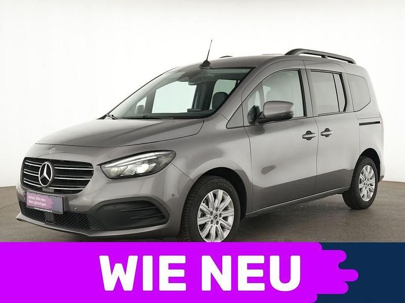 Grau Gebraucht 2023 Mercedes T180 Progressive Van / Kleinbus | 27.439 € (Fairer Preis) - Bild 1/4
