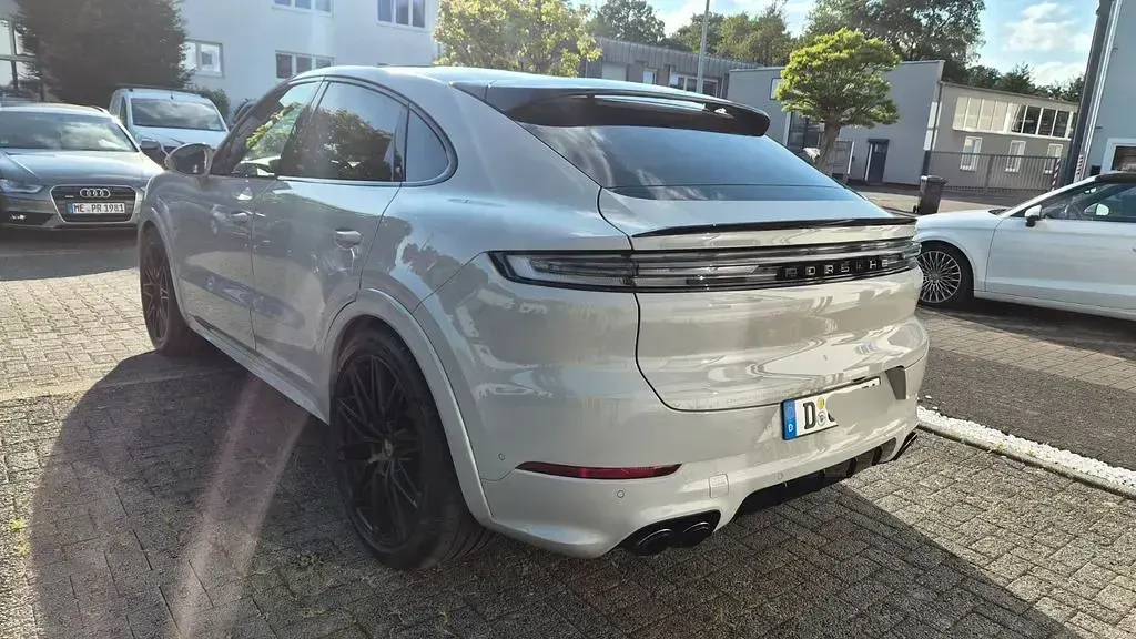 Gebraucht Porsche Cayenne 475 PS (349 kW) 2024 Grau SUV