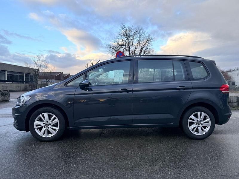 Gebraucht VW Touran Comfortline 122 PS (89 kW) 2023 Grau Van / Kleinbus
