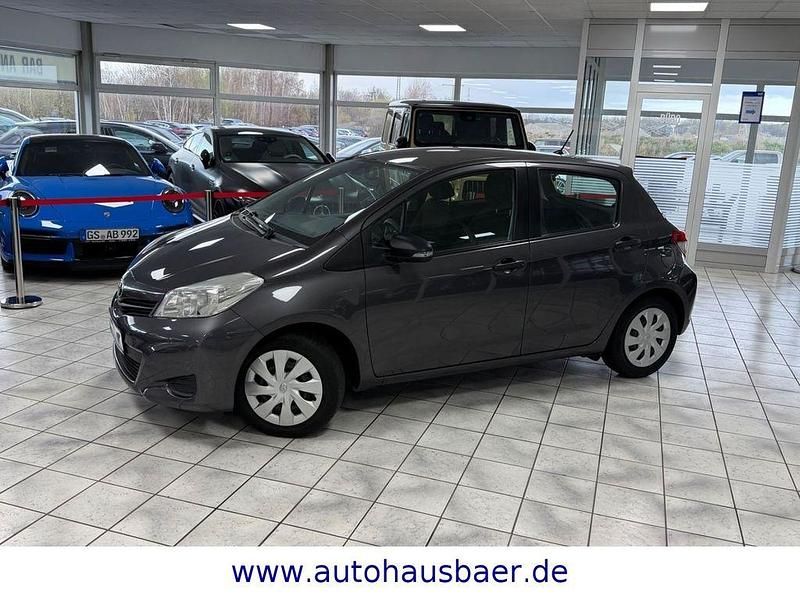 Gebraucht Toyota Yaris Cool 99 PS (72 kW) 2012 Grau Kleinwagen