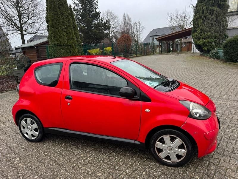 Gebraucht Toyota Aygo 68 PS (50 kW) 2009 Rot Kleinwagen