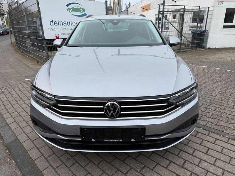 Gebraucht VW Passat 122 PS (89 kW) 2024 Silber Kombi