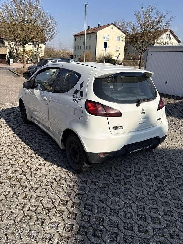 Gebraucht Mitsubishi Colt Inform 75 PS (55 kW) 2012 Weiß Kleinwagen