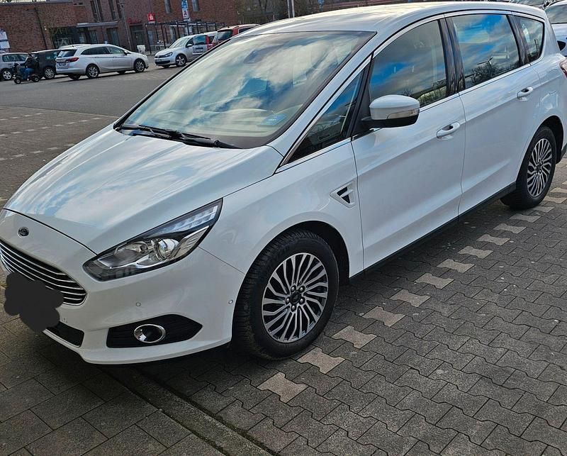 Weiß Gebraucht 2018 Ford S-MAX Titanium Van / Kleinbus | 9.600 € (Superpreis) - Bild 1/4