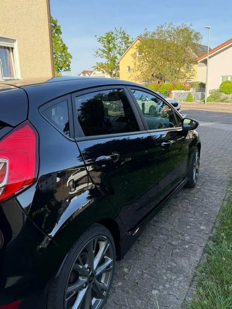 Second-hand Ford Fiesta ST-Line 125 CP (91 kW) 2016 Negru Hatchback