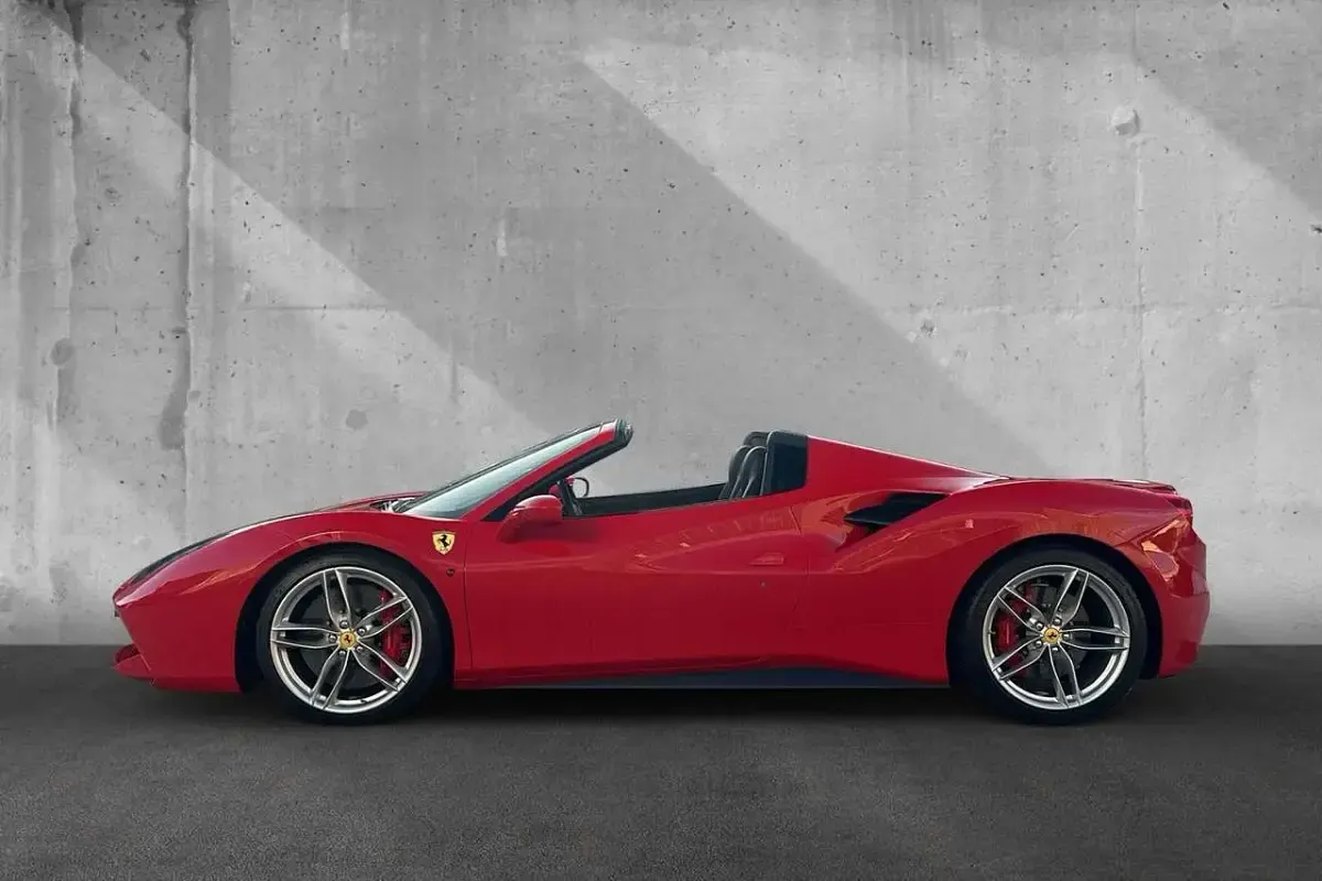 Gebraucht Ferrari 488 669 PS (492 kW) 2018 Rot Cabrio