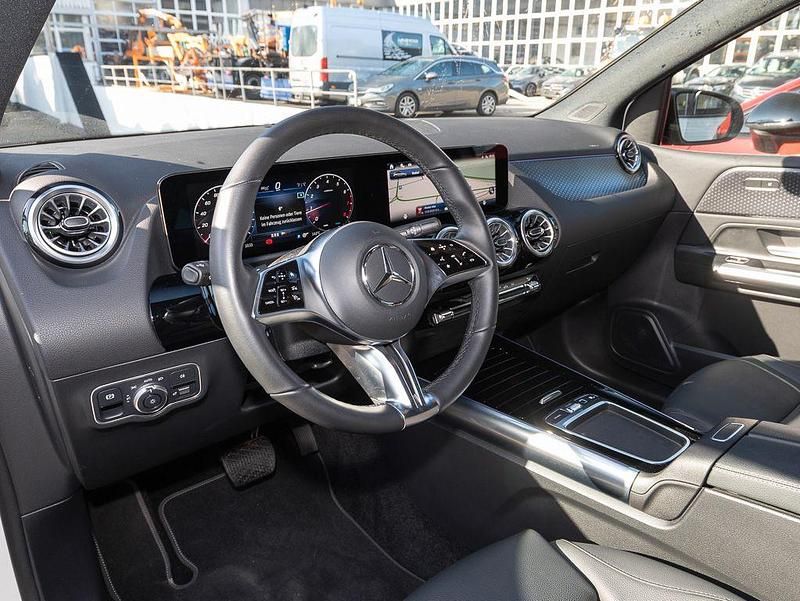 Gebraucht Mercedes B200 163 PS (119 kW) 2025 Weiß Van / Kleinbus