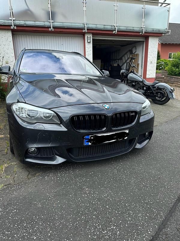 Grau Gebraucht 2011 BMW 525 Kombi | 7.999 € (Guter Preis) - Bild 1/4