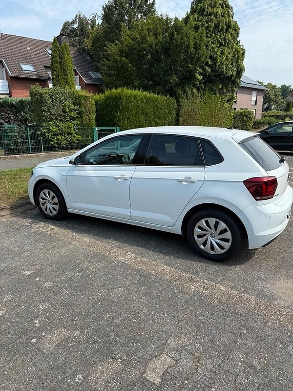 Weiß Gebraucht 2018 VW Polo Kleinwagen | 11.900 € (Fairer Preis) - Bild 1/4
