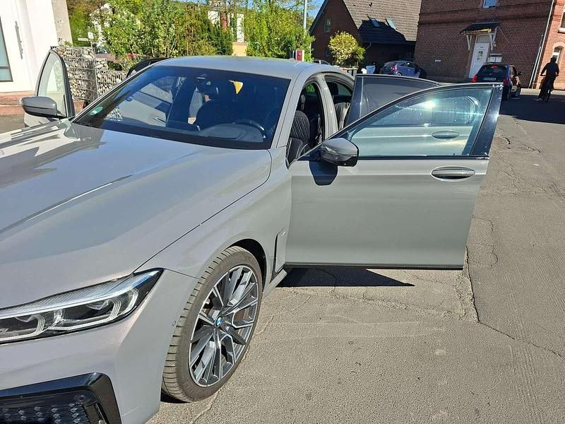 Gebraucht BMW 750 530 PS (389 kW) 2021 Grau Limousine