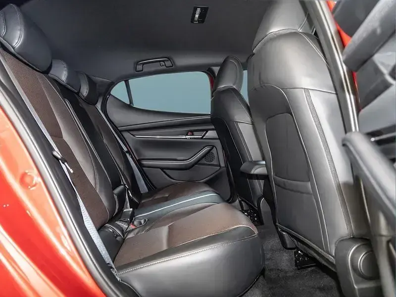 Gebraucht Mazda 3 140 PS (102 kW) 2025 Rot Limousine