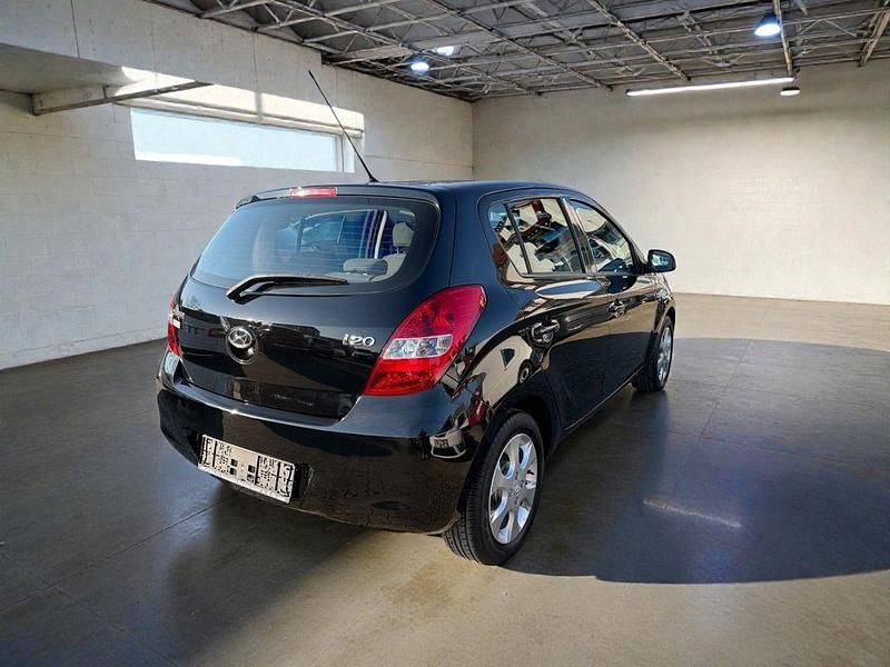 Gebraucht Hyundai i20 101 PS (74 kW) 2012 Schwarz Kleinwagen