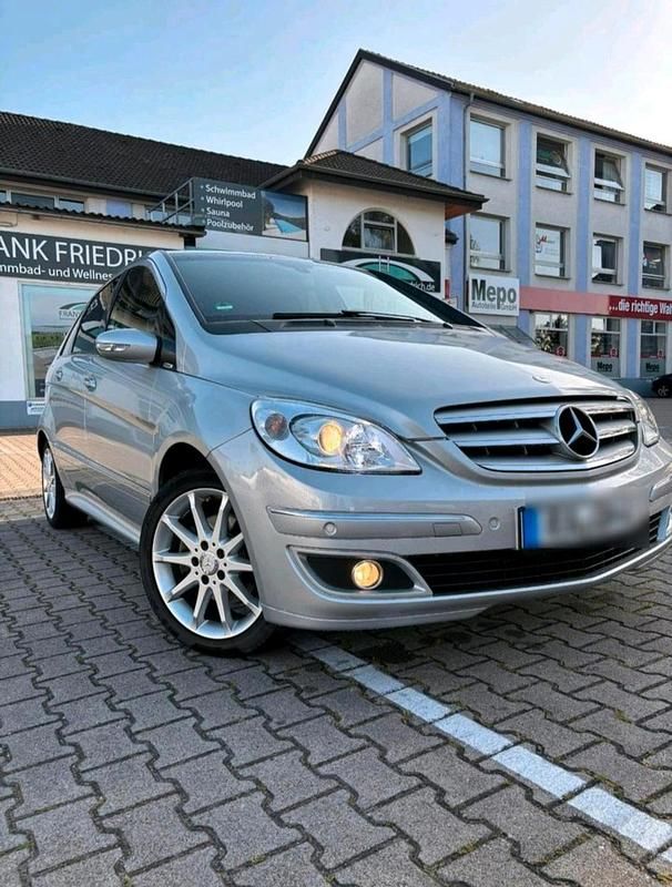 Grau Gebraucht 2008 Mercedes B200 Van / Kleinbus | 6.650 € (Fairer Preis) - Bild 1/4