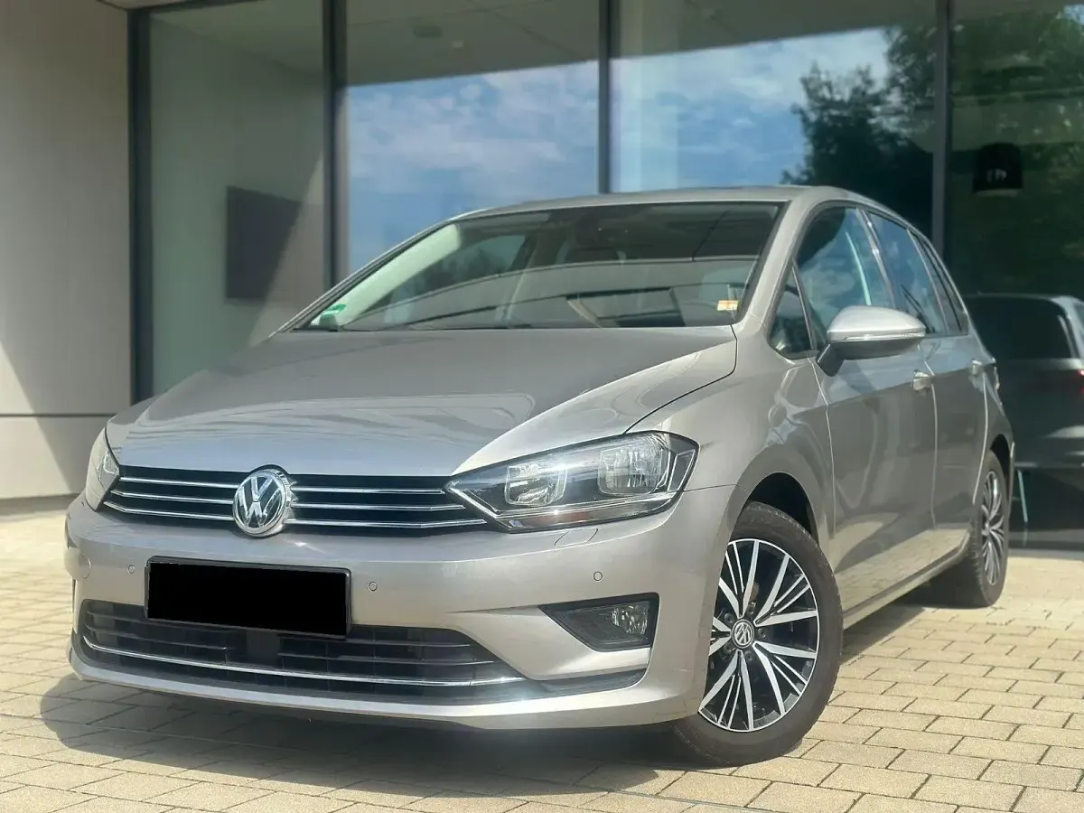 Gebraucht VW Golf Sportsvan Allstar 150 PS (110 kW) 2017 Gold Van / Kleinbus