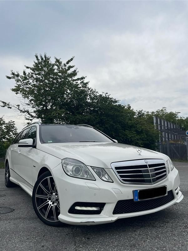 Weiß Gebraucht 2011 Mercedes E350 Kombi | 7.999 € (Teuer) - Bild 1/4
