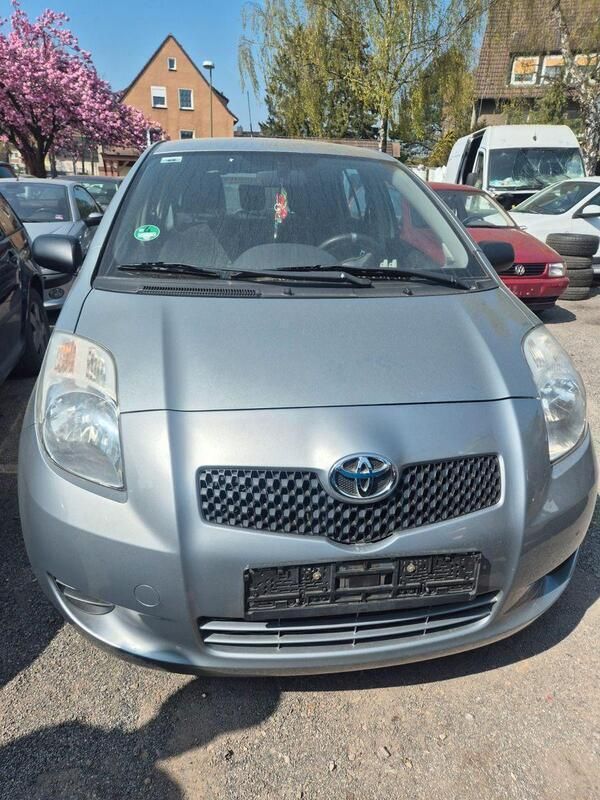 Silber Gebraucht 2007 Toyota Yaris Luna Kleinwagen | 2.550 € (Guter Preis) - Bild 1/4