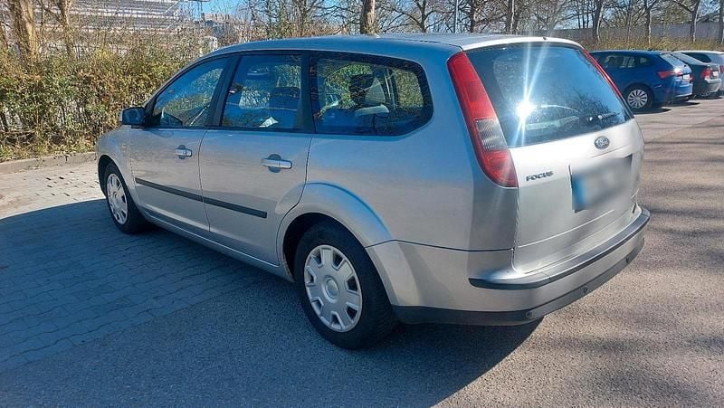 Gebraucht Ford Focus 110 PS (80 kW) 2006 Silber Limousine