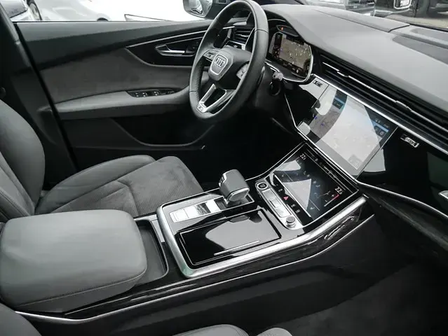 Gebraucht Audi Q8 S-Line 286 PS (210 kW) 2021 Grau SUV