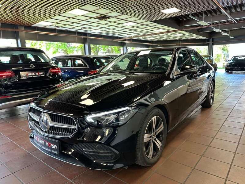 Obsidianschwarz metalliclack Gebraucht 2022 Mercedes C200 Night Limousine | 34.900 € (Teuer) - Bild 1/4