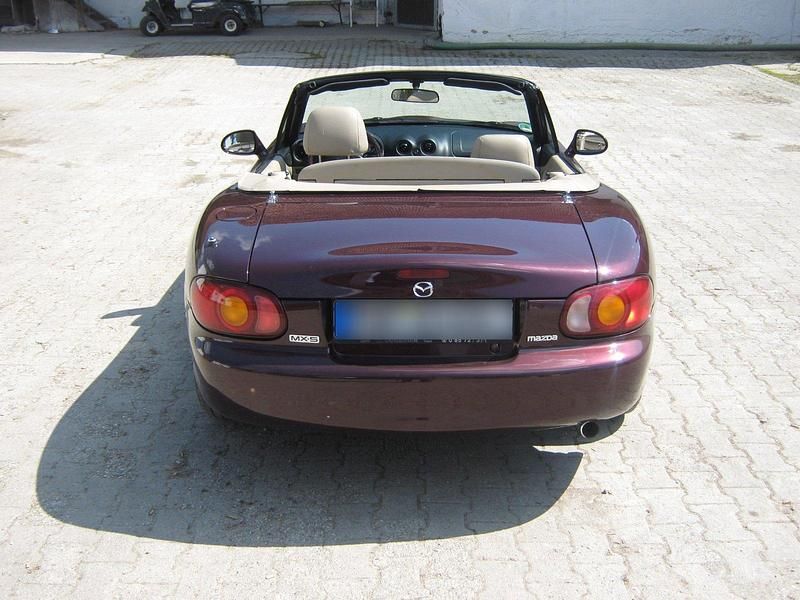 Second-hand Mazda MX5 110 CP (80 kW) 2000 Roșu Cabrio