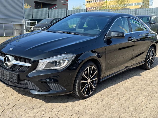 Schwarz Gebraucht 2015 Mercedes CLA180 Urban Limousine | 18.600 € (Fairer Preis) - Bild 1/4