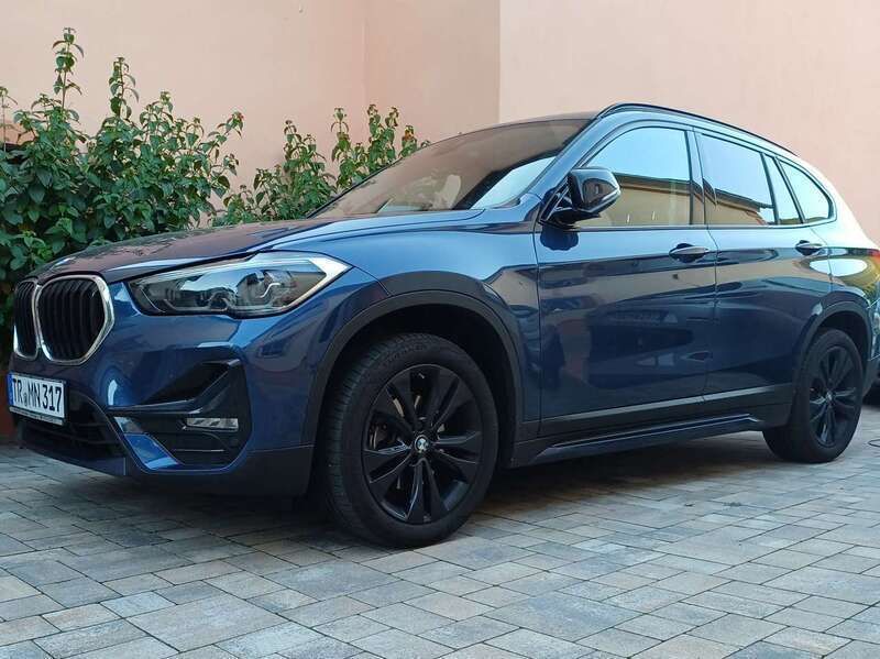 Blau Gebraucht 2022 BMW X1 SUV | 30.500 € (Etwas zu teuer) - Bild 1/4