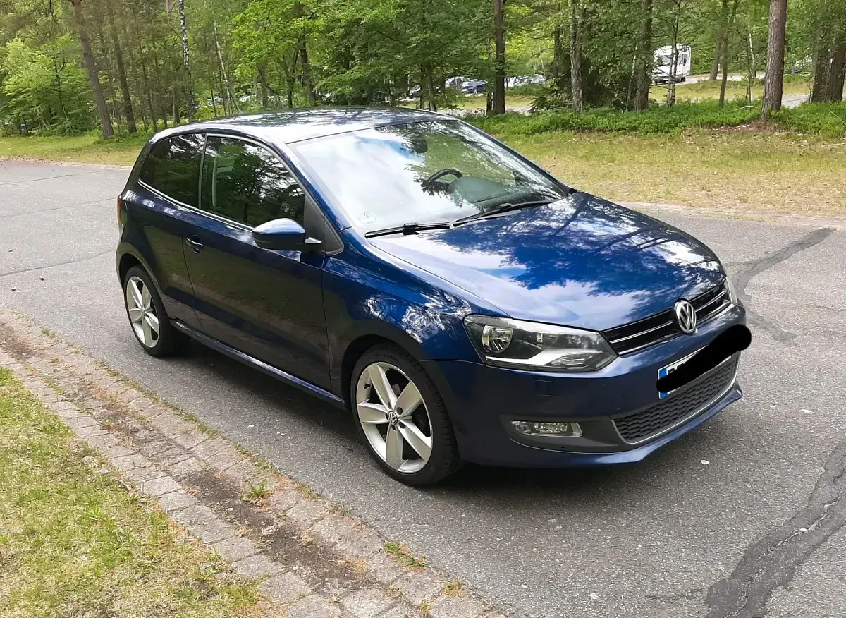 Gebraucht VW Polo Highline 90 PS (66 kW) 2012 Blau Kleinwagen