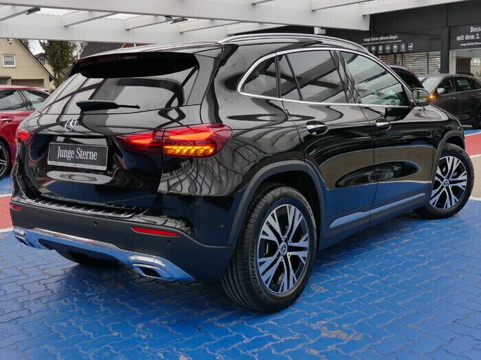 Gebraucht Mercedes GLA180 Progressive 136 PS (100 kW) 2024 Metalliclack kosmosschwarz SUV