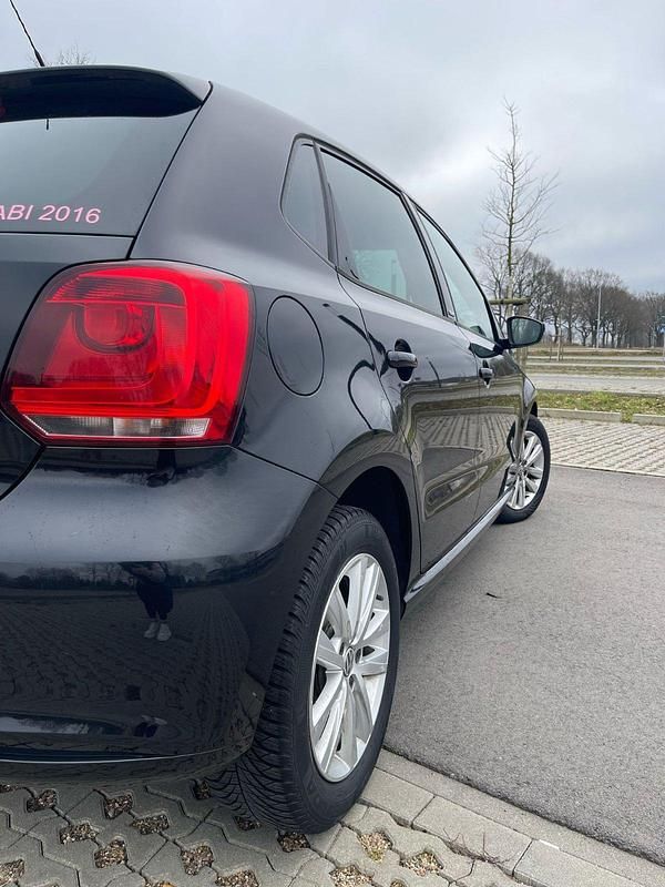 Gebraucht VW Polo Style 69 PS (50 kW) 2011 Schwarz Limousine