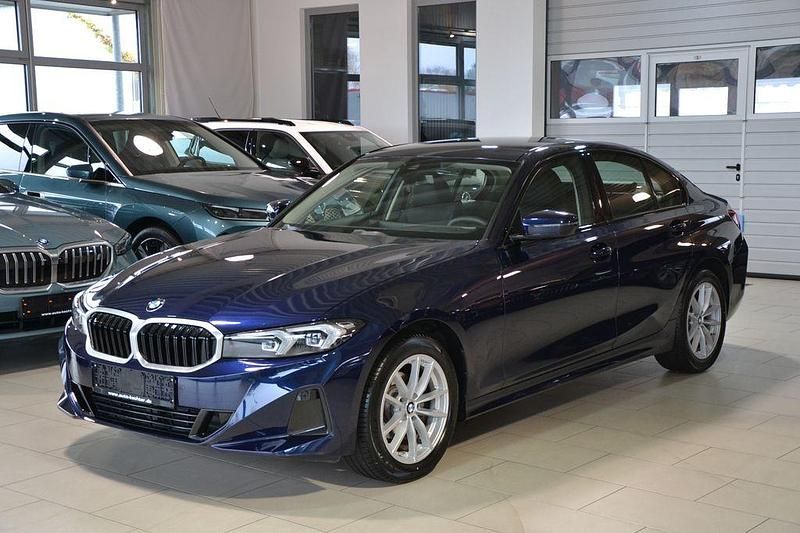 Blau Gebraucht 2024 BMW 318 Shadowline Limousine | 32.100 € (Guter Preis) - Bild 1/4