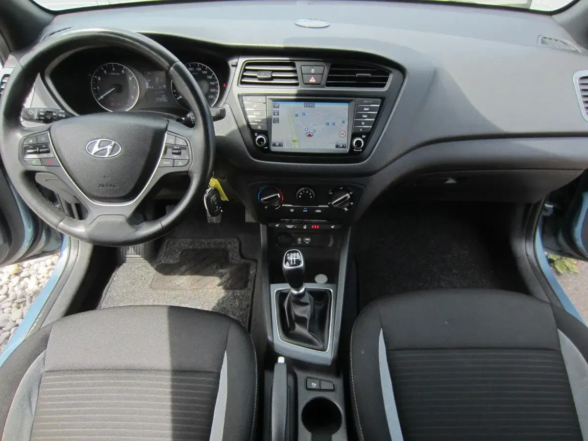Gebraucht Hyundai i20 YES! 101 PS (74 kW) 2018 Blau Kleinwagen