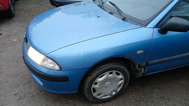 Gebraucht Mitsubishi Carisma 102 PS (75 kW) 2002 Blau Limousine