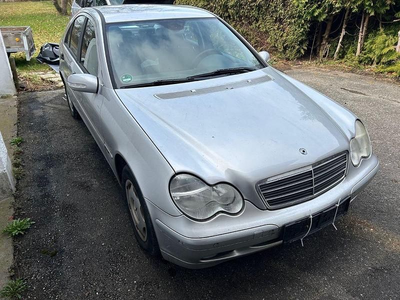 Gebraucht Mercedes C200 122 PS (89 kW) 2004 Silber Limousine