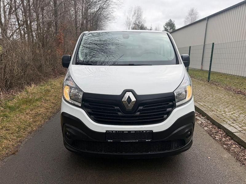 Gebraucht Renault Trafic Komfort 125 PS (91 kW) 2017 Weiß Van / Kleinbus