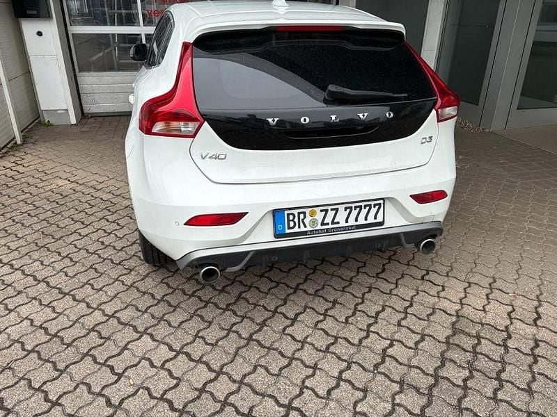 Gebraucht Volvo V40 150 PS (110 kW) 2016 Weiß Limousine