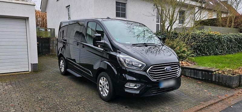 Schwarz Gebraucht 2020 Ford Tourneo Titanium Van / Kleinbus | 23.499 € (Superpreis) - Bild 1/4