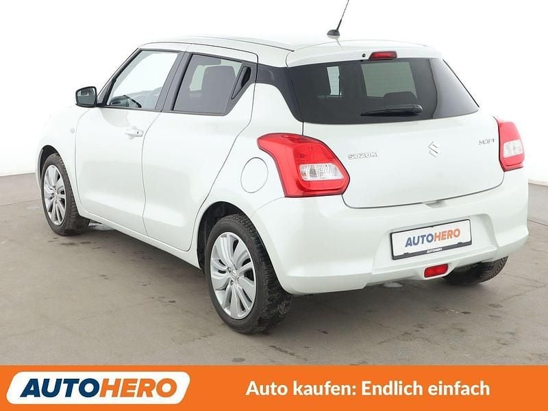 Gebraucht Suzuki Swift Comfort 90 PS (66 kW) 2019 Weiß Kleinwagen