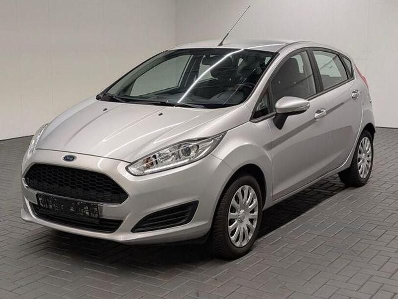 Polarsilber metallic Gebraucht 2016 Ford Fiesta Kleinwagen | 7.900 € (Fairer Preis) - Bild 1/4